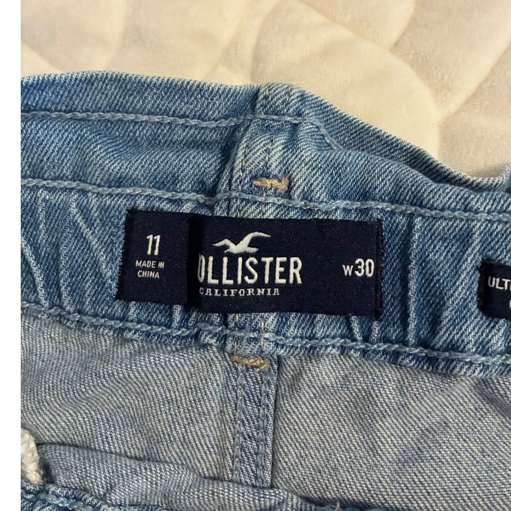 Hollister Mom Shorts‎ Ultra High-Rise Denim Cuffed Hem Light Wash Size 11 W30